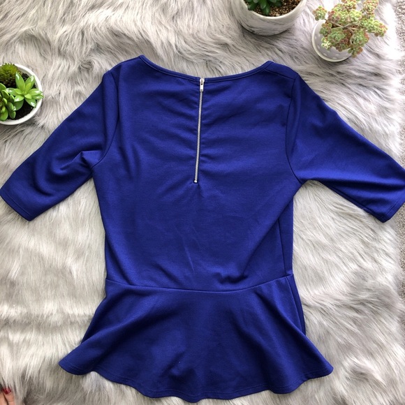 3/$30 ALL ITEMS WILL BE GONE BEFORE HOLIDAY AND NEGOTIABLE/BUY NOW! Blue Top - Picture 2 of 4